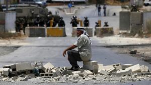 إسرائيل تخلي بؤرة استيطانية أقيمت على أراضي فلسطينيين