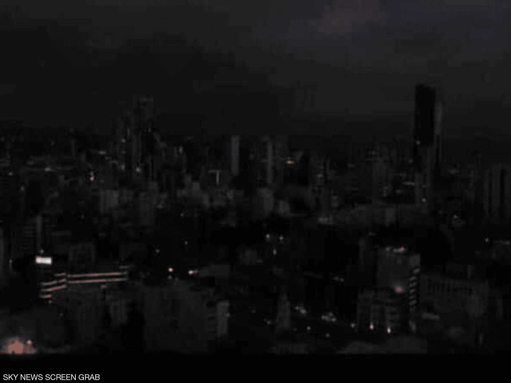 الظلام الدامس يهدد لبنان.. ومساع لإيجاد حل