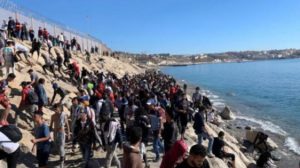المغرب يقدم تسهيلات لعودة مواطنيه إلى بلدهم... ويتجنب إسبانيا