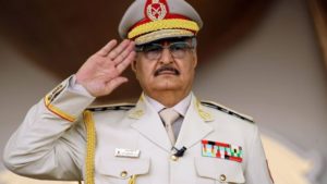 حفتر ورئاسة ليبيا.. هل يسقط قانون الانتخاب حلمه؟