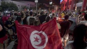 أنصار الرئيس سعيد يحتفلون في الشوارع... ومحاولات اقتحام لمقار حزب النهضة