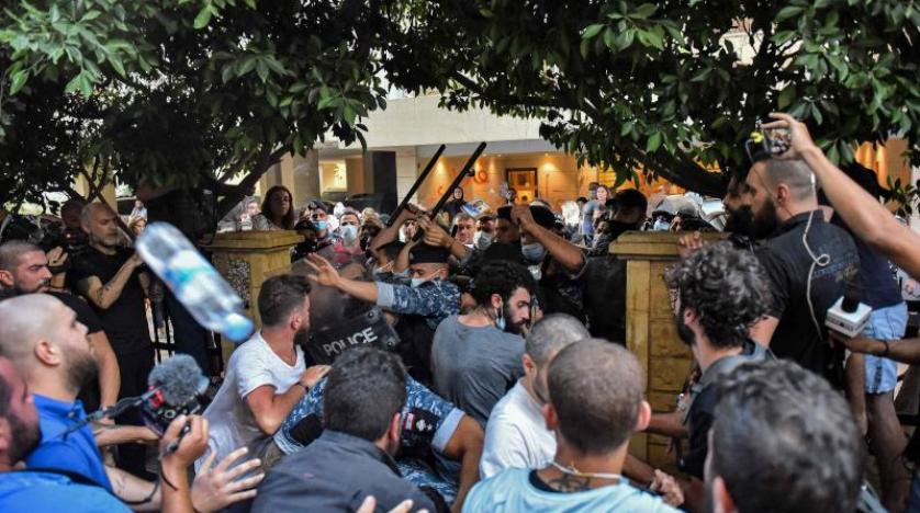 أهالي ضحايا انفجار مرفأ بيروت حاولوا اقتحام منزل وزير الداخلية