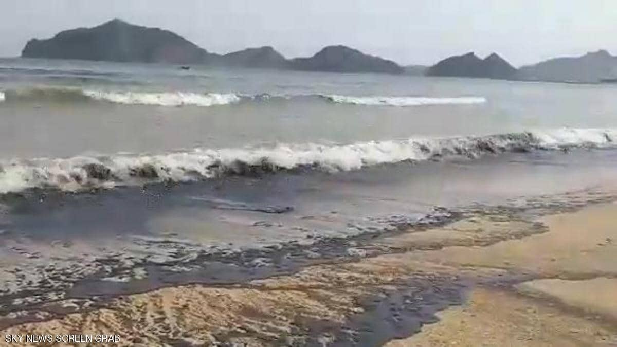 اليمن.. غرق سفينة نفط قبالة عدن ومخاوف من تلوث بيئي