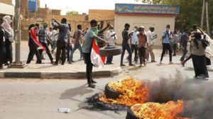 عشرات الإصابات في صفوف الشرطة السودانية خلال مسيرات احتجاجية