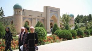أوزبكستان تستقبل 400 لاجئ إضافي من أفغانستان