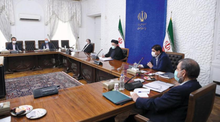 الرئيس الإيراني يريد خطوات «سريعة ومدروسة» لضبط العملة والتضخم