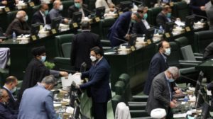 حكومة رئيسي تنال ثقة مجلس الشورى الإيراني