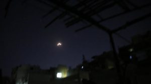 إسرائيل تقصف «منظومة روسية» و«صواريخ إيرانية»