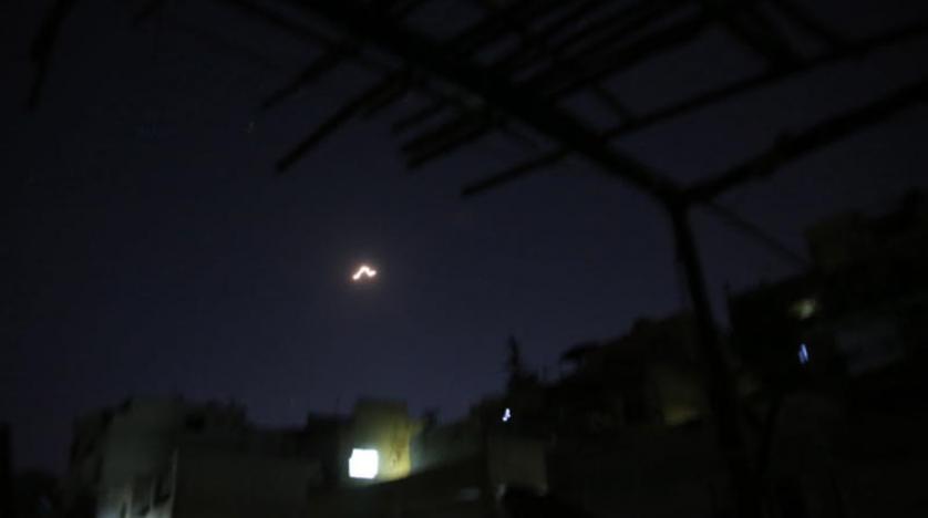 إسرائيل تقصف «منظومة روسية» و«صواريخ إيرانية»