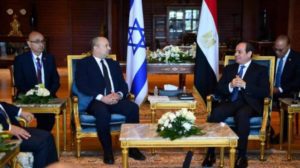 بنيت أول رئيس وزراء إسرائيلي يزور مصر منذ أكثر من 10 سنوات