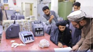 «طالبان» تصادر 12.4 مليون دولار من مسؤولين كبار سابقين