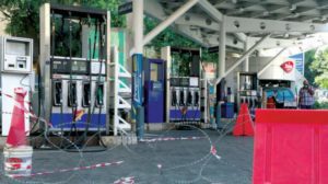 لبنان طوابير طويلة أمام محطات الوقود... ورفع جديد لسعر البنزين