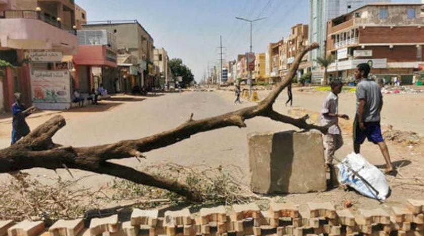الخرطوم مدينة أشباح... الجيش يسيطر على وسطها والمحتجون على الأطراف
