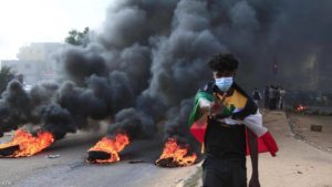 حل النقابات والاتحادات المهنية بالسودان.. وانقطاع الاتصالات