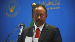 رئيس وزراء السودان ينفي الموافقة على حل الحكومة