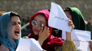 للتغلب على قيود «طالبان»... التعليم «سراً» للفتيات في أفغانستان