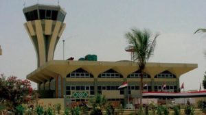 استمرار الحركة الجوية في مطار عدن... ومطالب غربية بوقف الحرب
