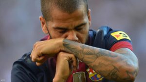 برشلونة يتوصل لاتفاق للتعاقد مع لاعبه السابق داني ألفيس