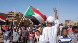 حمدوك يأمر بتأمين مظاهرات الغد والبدء في إطلاق سراح جميع المعتقلين