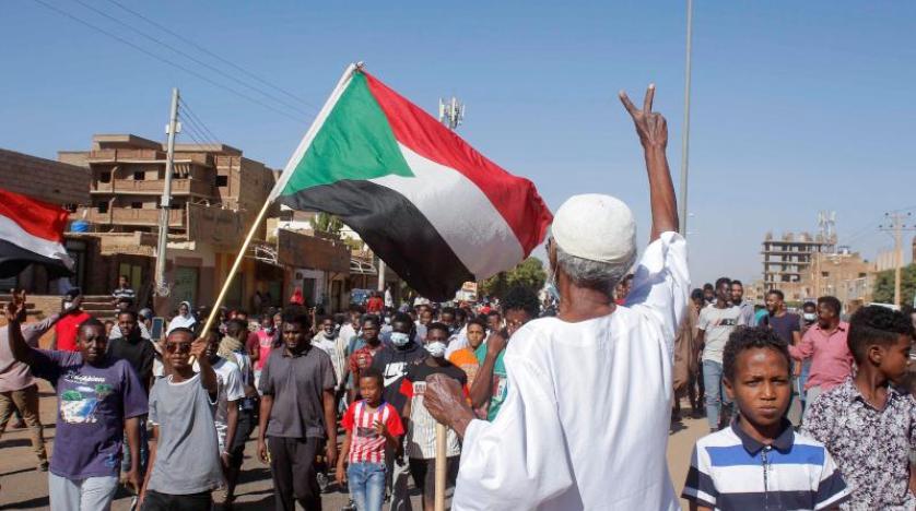 حمدوك يأمر بتأمين مظاهرات الغد والبدء في إطلاق سراح جميع المعتقلين