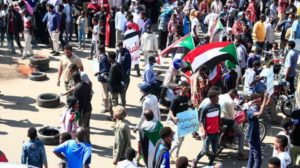 السودان تظاهرات قرب القصر الجمهوري تطالب بحكم مدني