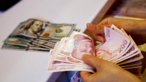 الليرة التركية تتراجع إلى أدنى مستوياتها