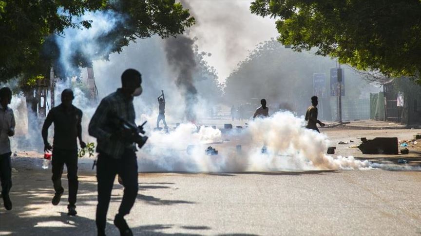 عشرات المصابين باحتجاجات السودان.. وعودة الإنترنت والاتصالات