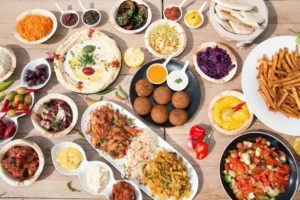 عشرة أخطاء قاتلة تقود إلى تسمم غذائي.. تفاداها بسهولة