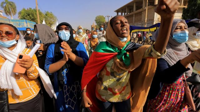 مسيرة نسوية في الخرطوم تنديدا بـجرائم الاغتصاب