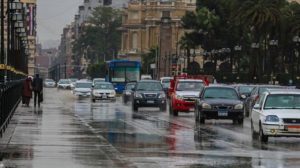 مصر.. طقس سيء وإغلاق موانئ ومطالب بعدم الخروج