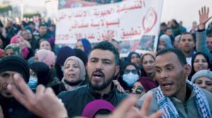 معارضو الرئيس التونسي يواصلون الاحتجاج ضد قراراته