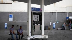 أسعار المحروقات تواصل الانخفاض في لبنان