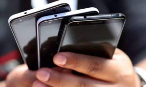 إيران تقيّد تطبيقات الإنترنت.. قمع جديد