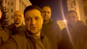الرئيس الأوكراني يبث شريطاً مصوراً لإثبات وجوده في كييف