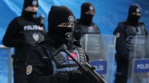 تركيا تعتقل 14 شخصاً خططوا لاختطاف معارضين إيرانيين