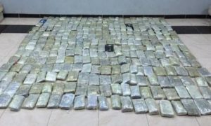 ليبيا تضبط 300 رزمة حشيشة عليها صورة بوتن