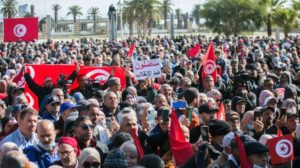 وفد أوروبي يتحدى الرئيس التونسي بزيارة البرلمان «المجمد»