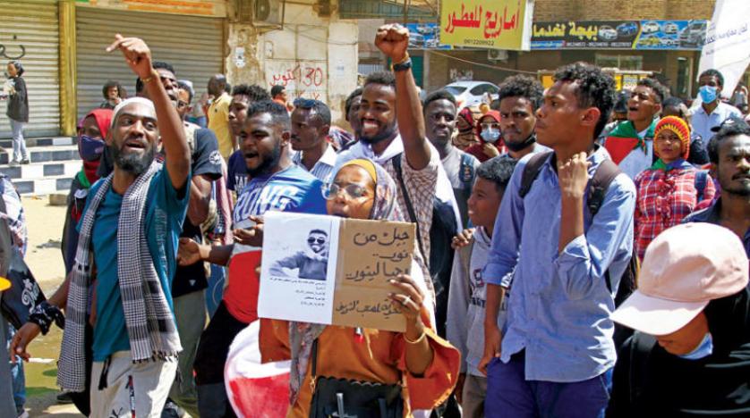 آلاف السودانيين يتظاهرون أمام القصر الجمهوري رفضاً لحكم العسكر