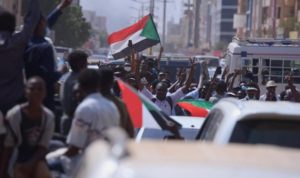 السودان.. شلل في الخرطوم ودعوات لعصيان مدني شامل