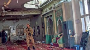 باكستان 56 قتيلاً وعشرات الجرحى في تفجير انتحاري بمسجد في مدينة بيشاور