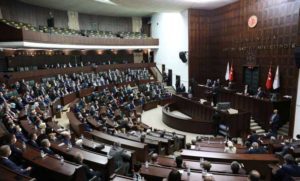 برلمان تركيا يشرع بمناقشة تعديلات لقانون الانتخابات تضيّق على المعارضة