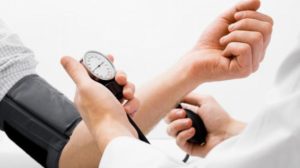 ثلاثة أطعمة تقلل خطر الإصابة بضغط الدم