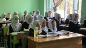 طالبان فتحت مدارس الفتيات الثانوية لساعات ثم حدثت المفاجأة
