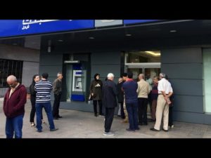لبنان.. مخاوف من أزمة سيولة وإغلاق محتمل للبنوك