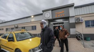 بعد هجمات صاروخية... إسرائيل تغلق معبر إيريز مع قطاع غزة