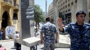 تحذيرات من «انهيار تام» في لبنان