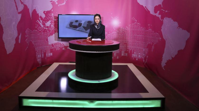 مذيعات أفغانيات يخالفن أوامر «طالبان» ويظهرن على الشاشة بوجوه مكشوفة