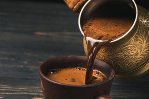 شرب القهوة يطيل العمر.. كيف؟
