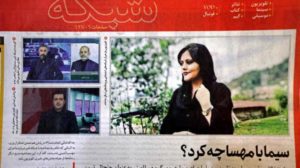 إيرانيات يقصصن شعورهن احتجاجاً على مقتل أميني