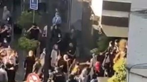احتجاجات عقب وفاة شابة إيرانية وهي قيد الاحتجاز